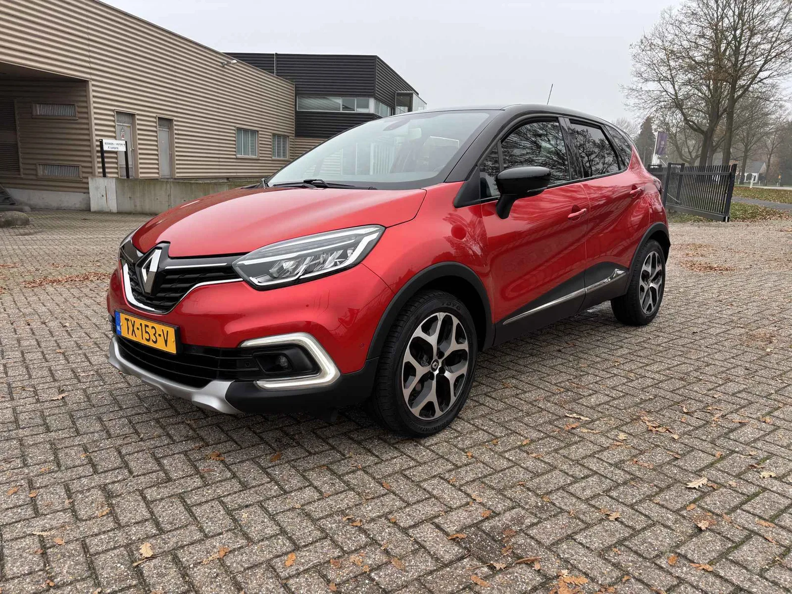 Renault Captur (2018) — foto 1