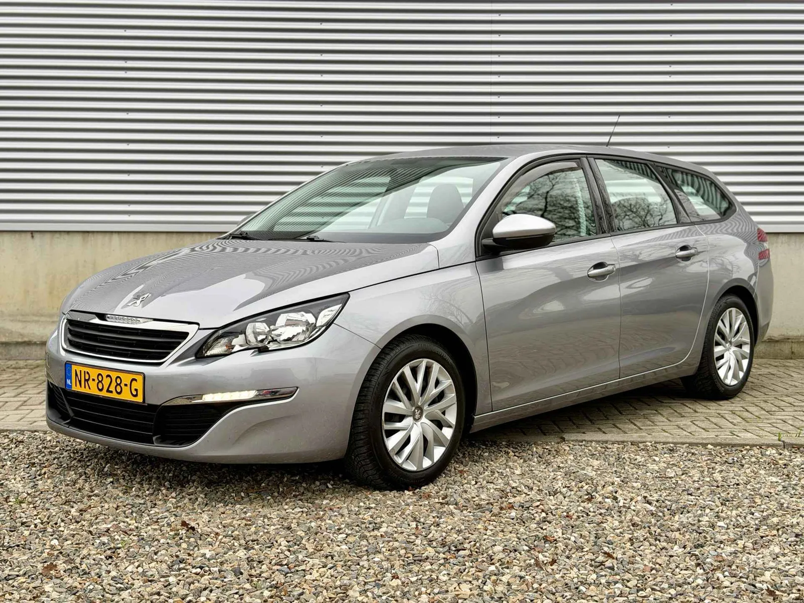 Peugeot 308 (2017) — foto 1