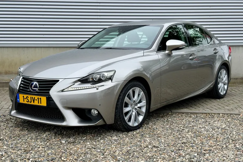 Lexus IS (2013)