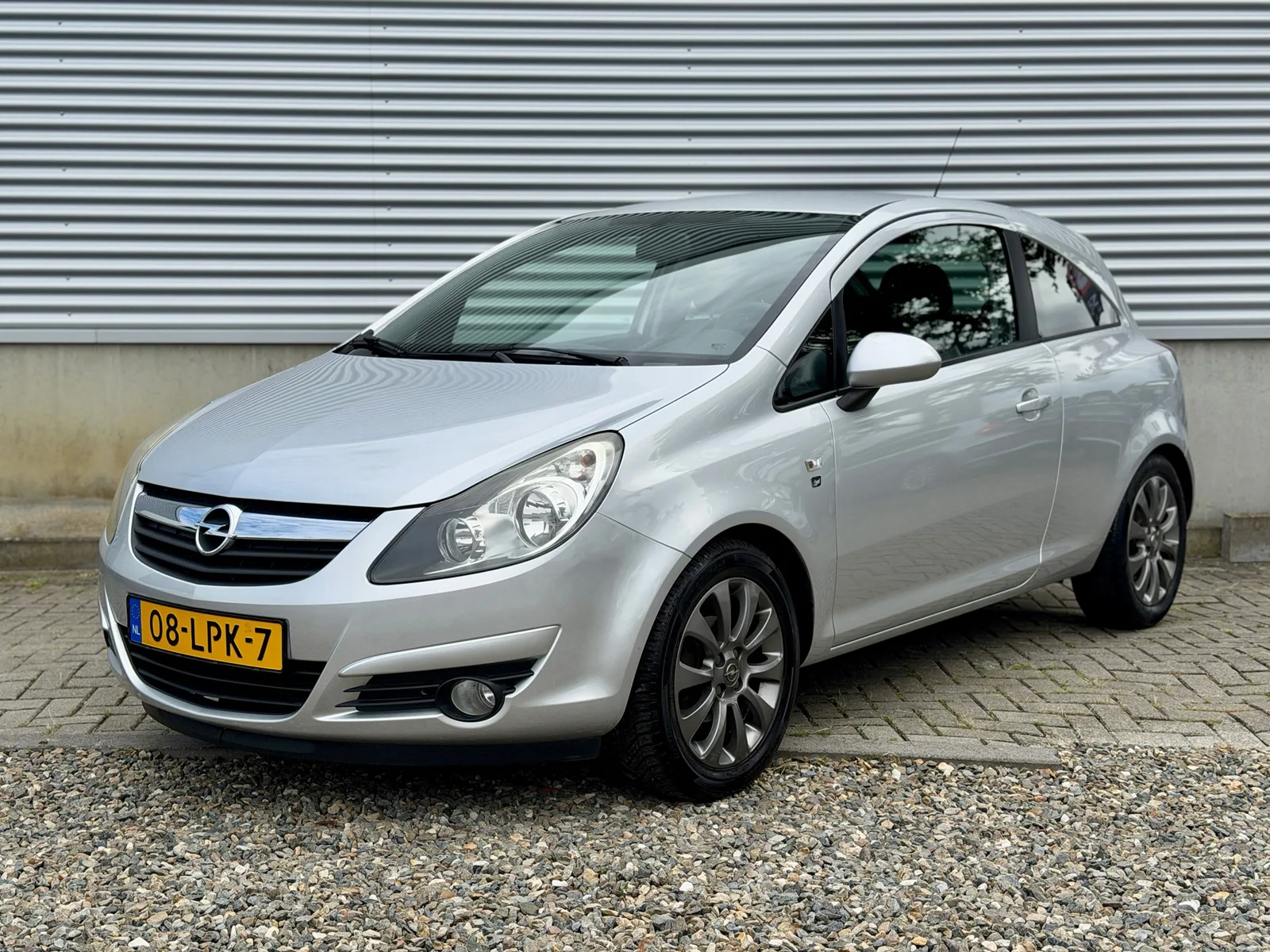 Opel Corsa (2010) — foto 1