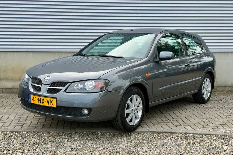 Nissan Almera (2004)