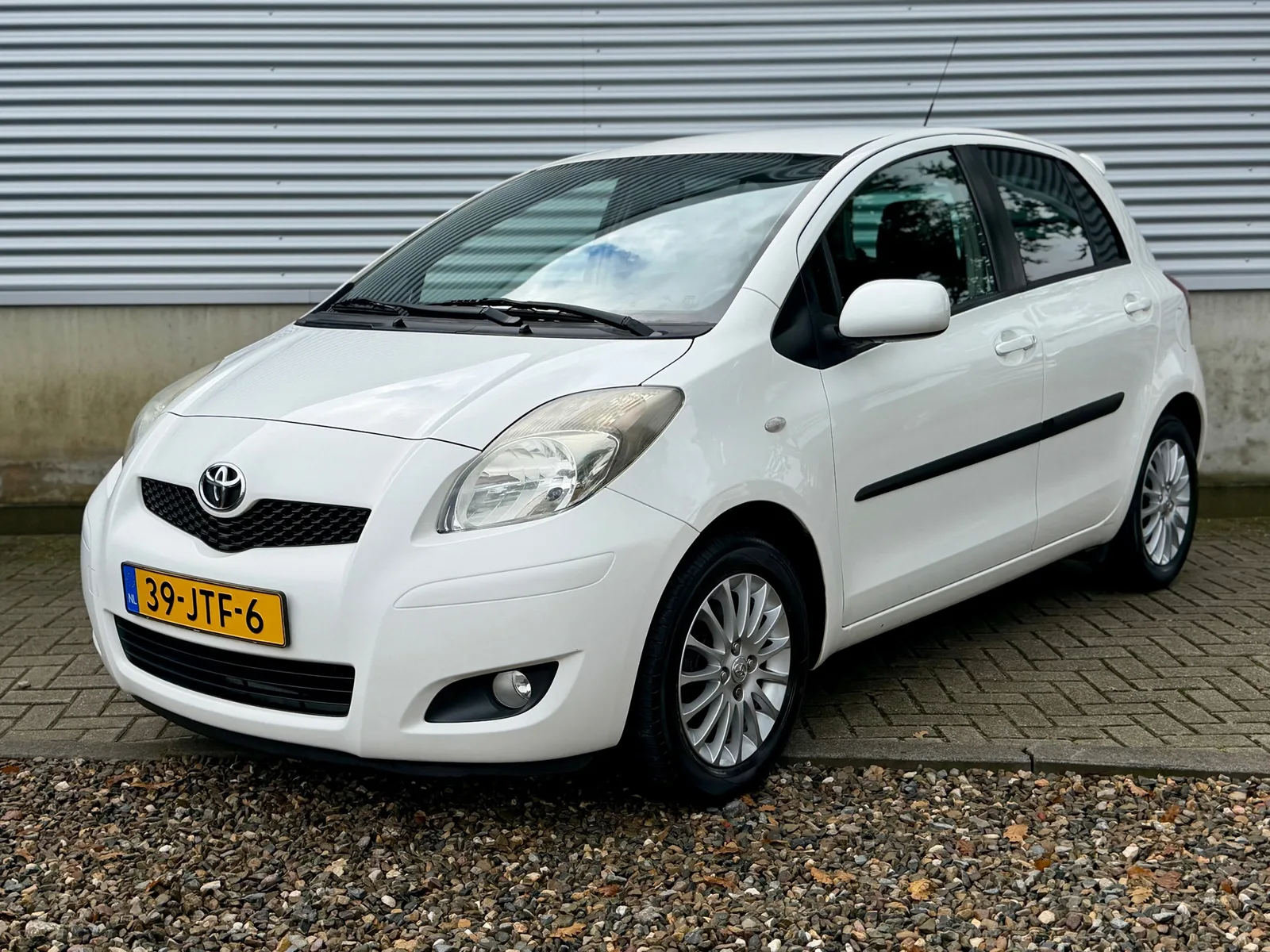 Toyota Yaris (2009) — foto 1