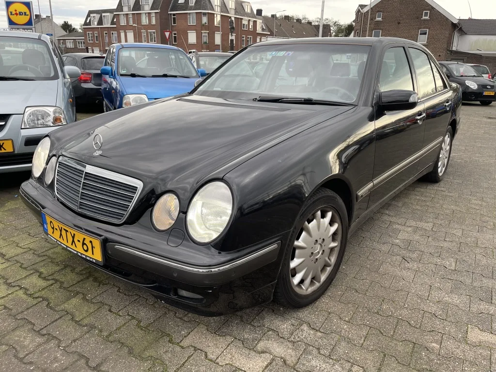 Mercedes-Benz E-Klasse (2000) — foto 1