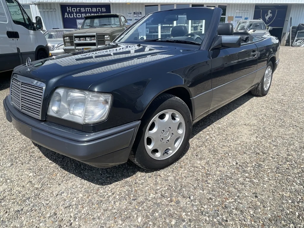 Mercedes-Benz 200-Serie (1995) — foto 1