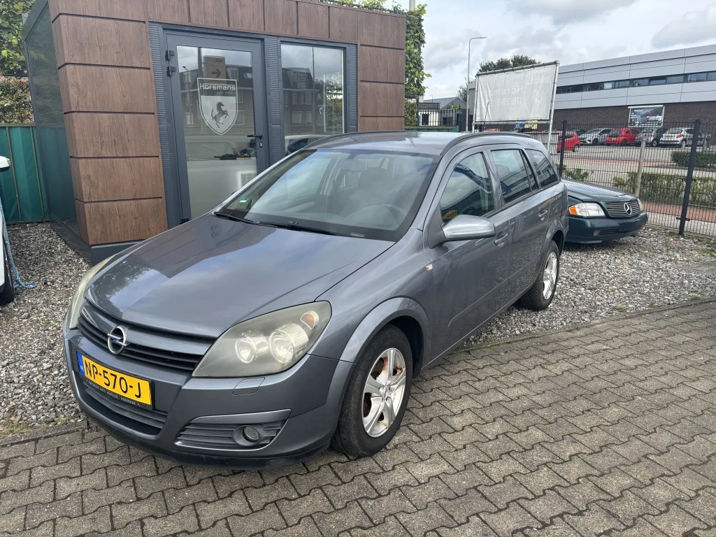 Opel Astra (2005) — foto 1