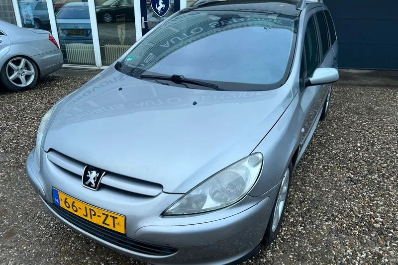 Peugeot 307 (2002)