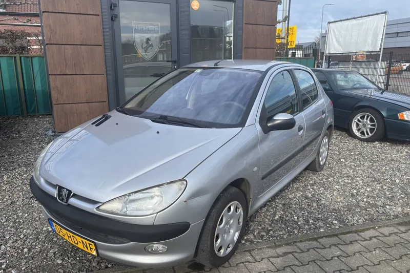 Peugeot 206 (2001)
