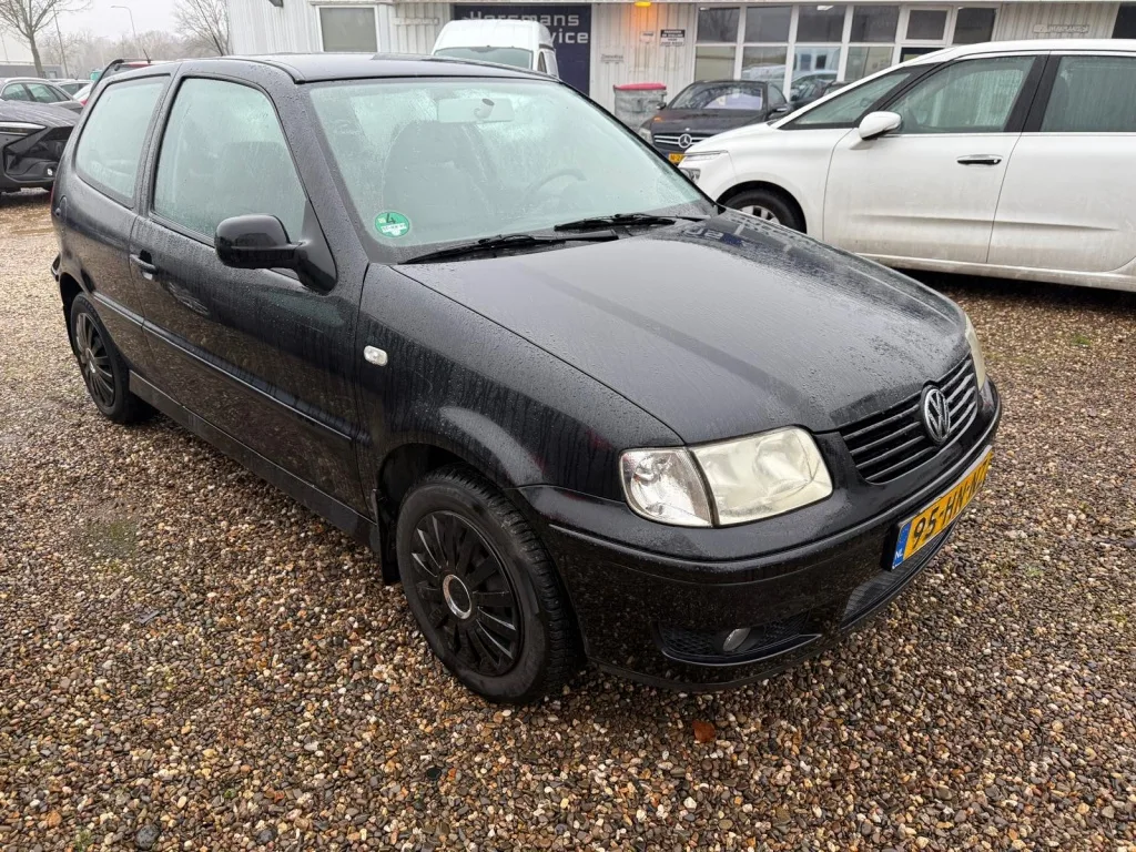 Volkswagen Polo (2001) — foto 1