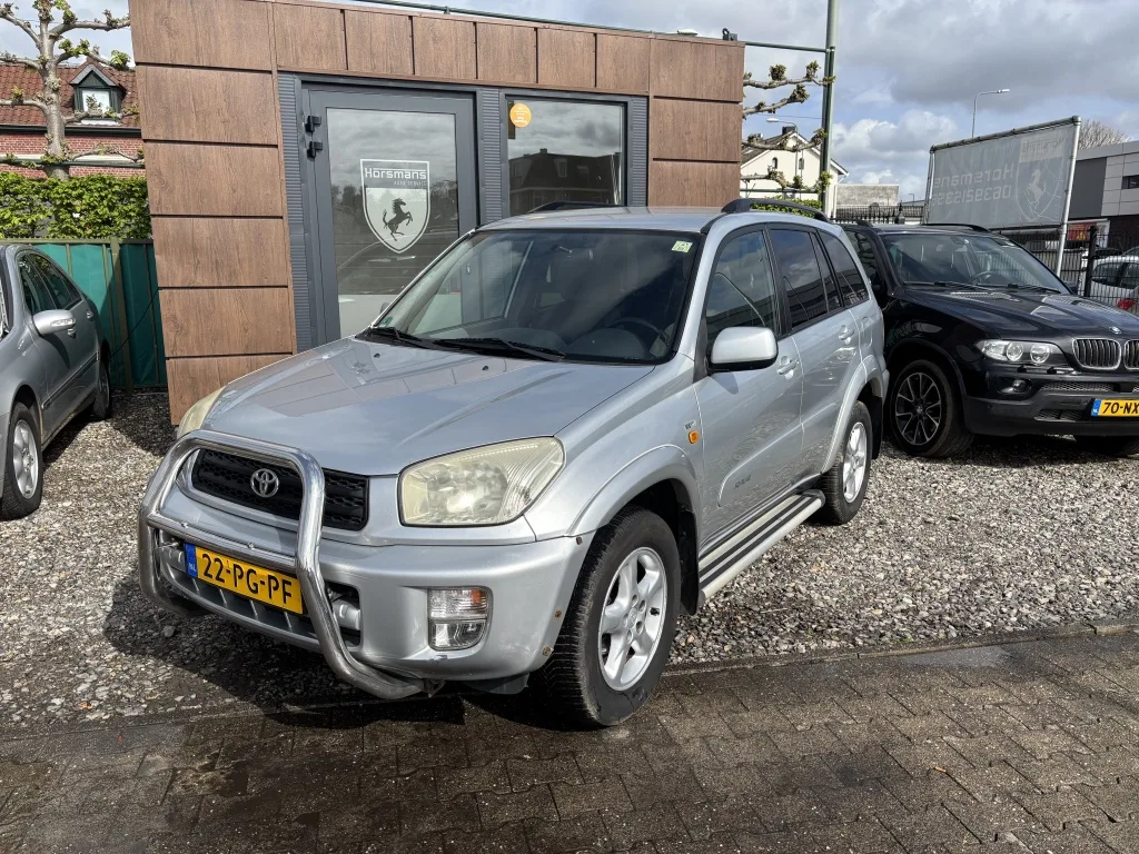 Toyota RAV4 (2004) — foto 1
