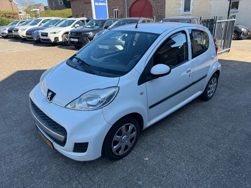 Peugeot 107 (2011) — foto 1
