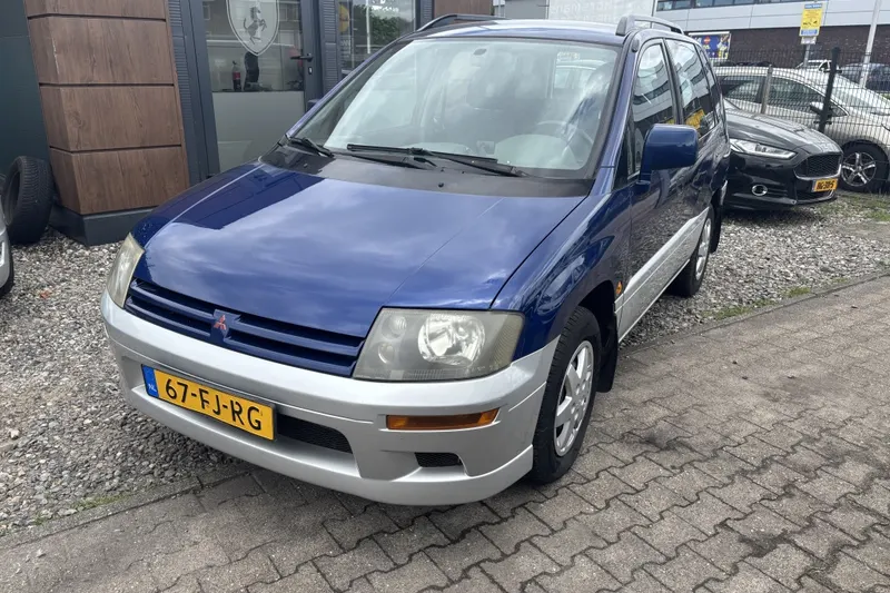 Mitsubishi Space Runner (2000)