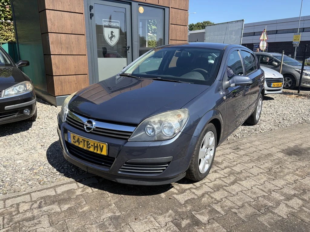 Opel Astra (2006) — foto 1