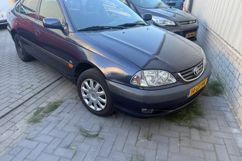 Toyota Avensis (2000)