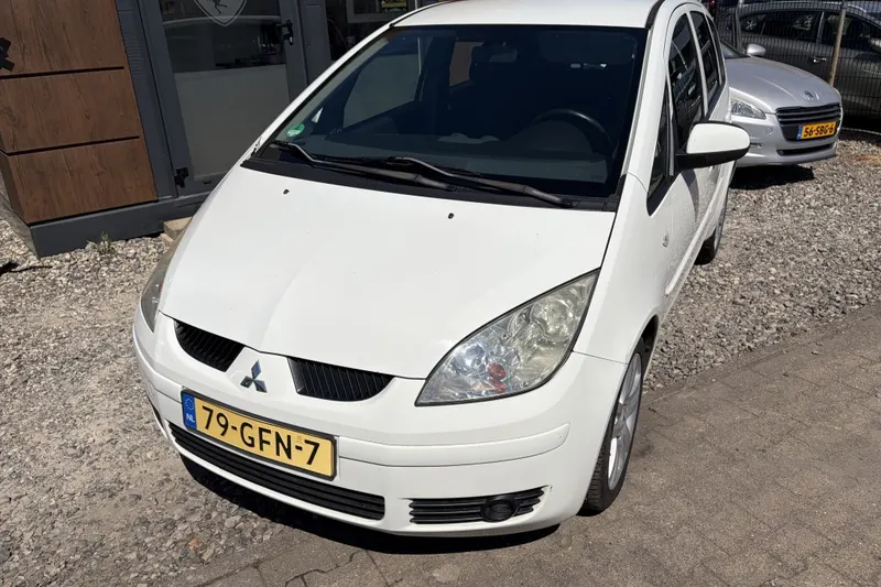 Mitsubishi Colt (2008)