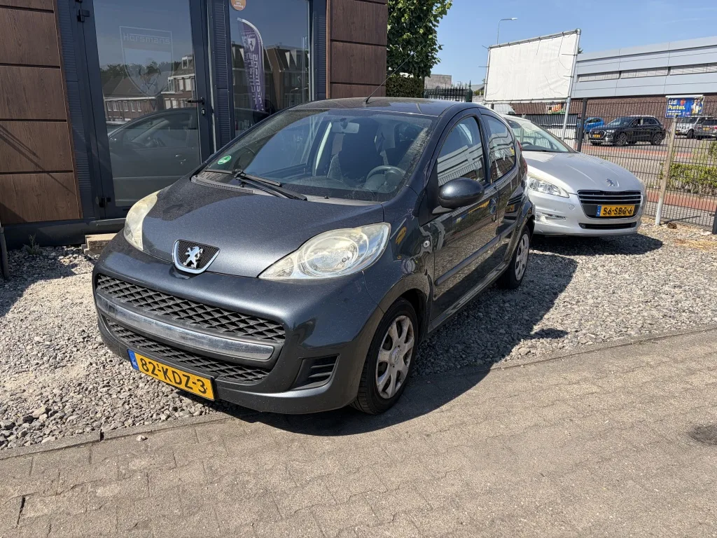 Peugeot 107 (2009) — foto 1