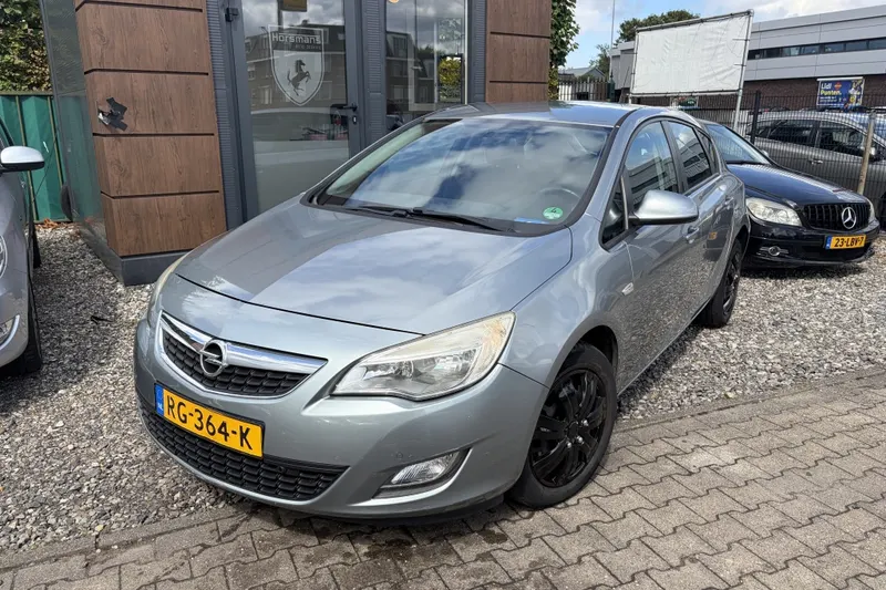 Opel Astra (2010)