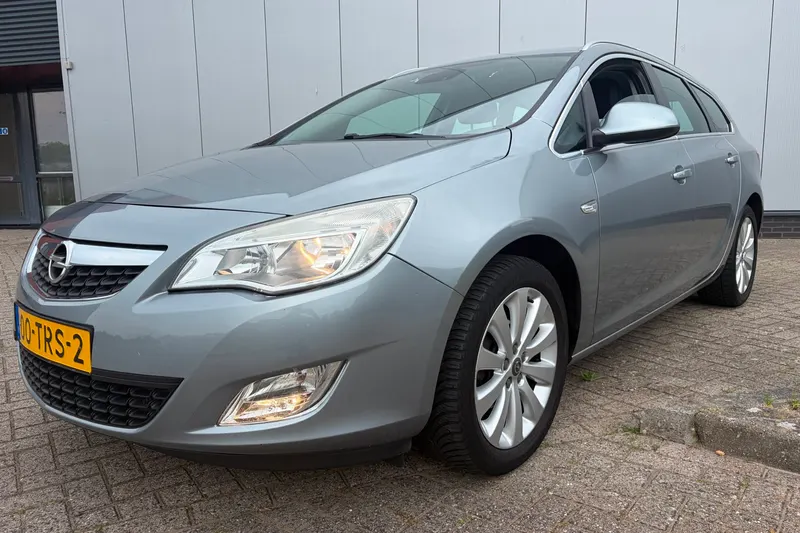 Opel Astra Sports Tourer (2012)