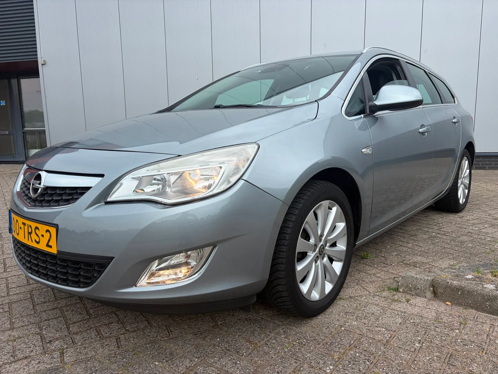 Opel Astra Sports Tourer (2012) — foto 1