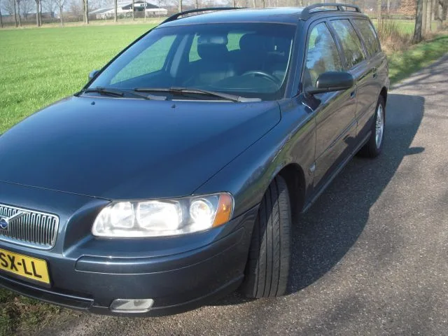 Volvo V70 (2006) — foto 1
