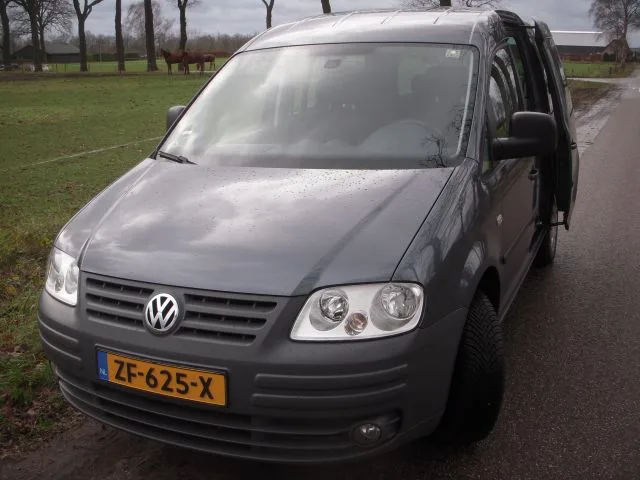 Volkswagen Caddy (2010) — foto 1