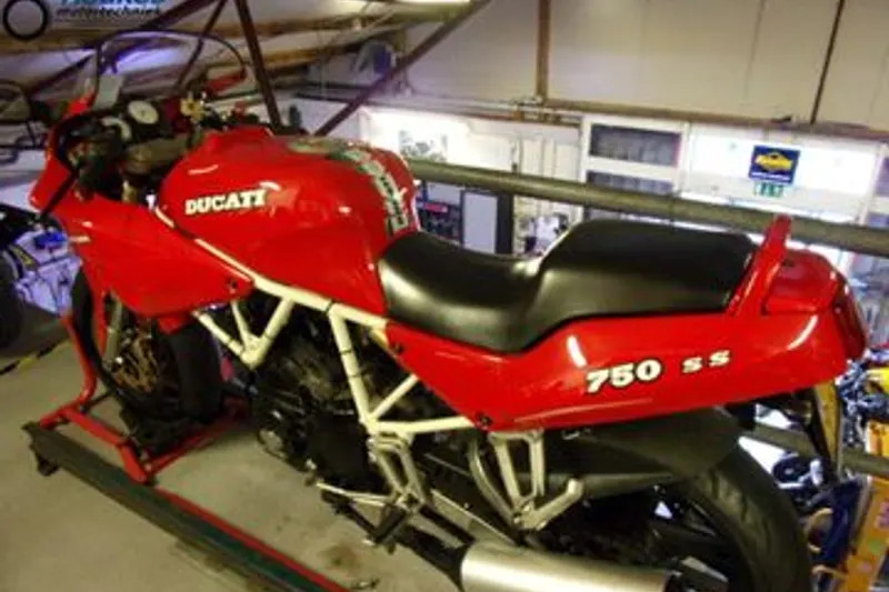 Ducati 750 (1992)
