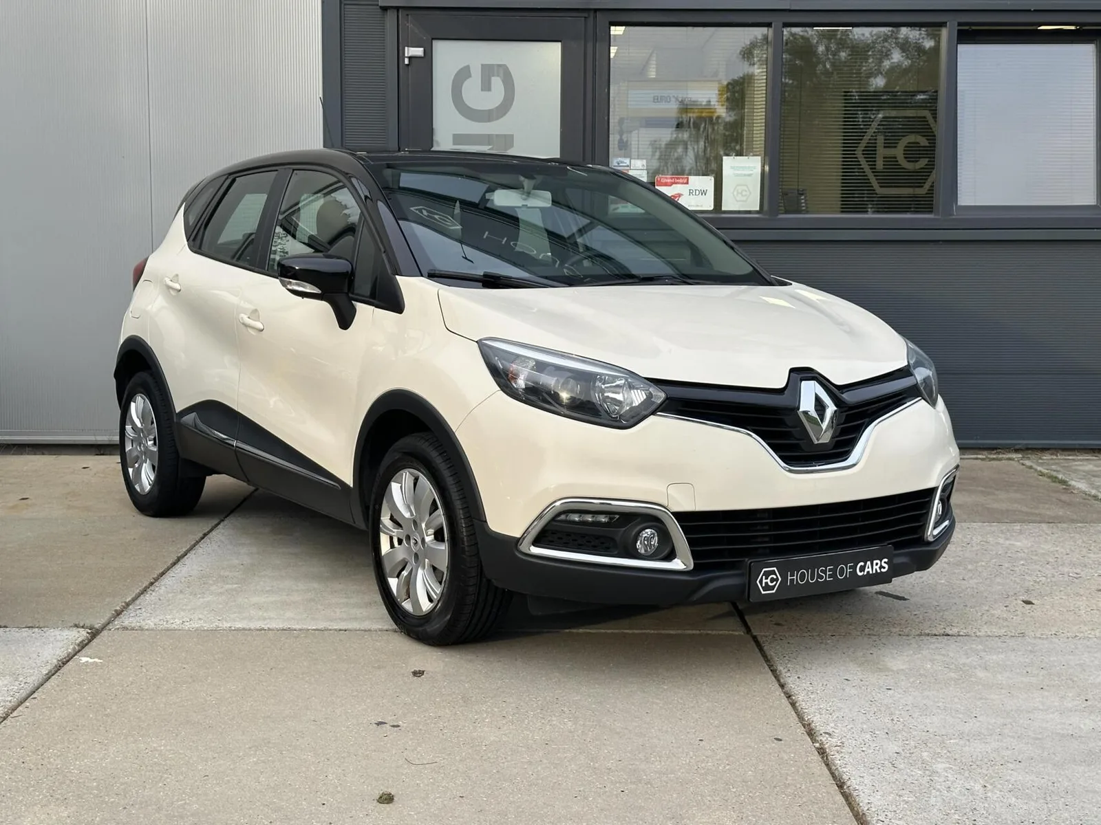 Renault Captur (2016) — foto 1
