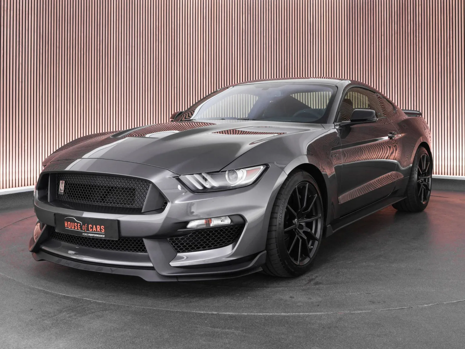 Ford Mustang (2017) — foto 1