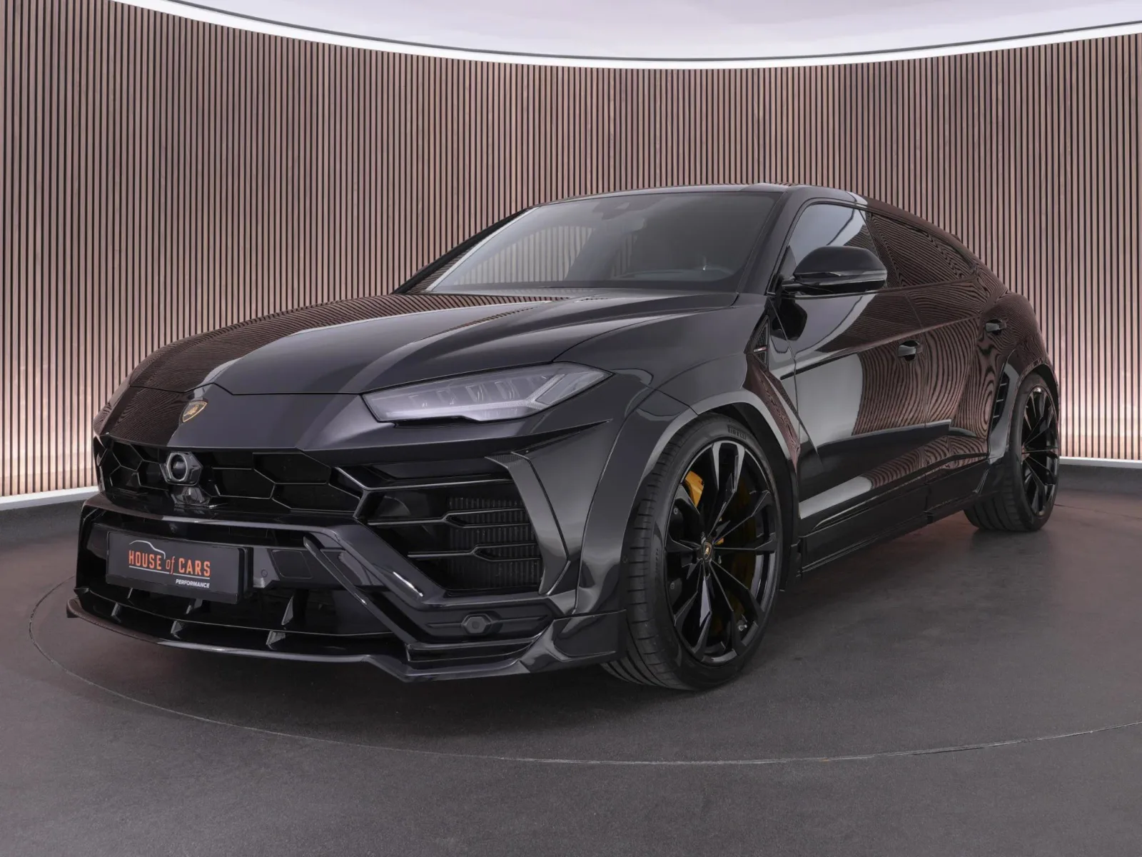 Lamborghini Urus (2021) — foto 1