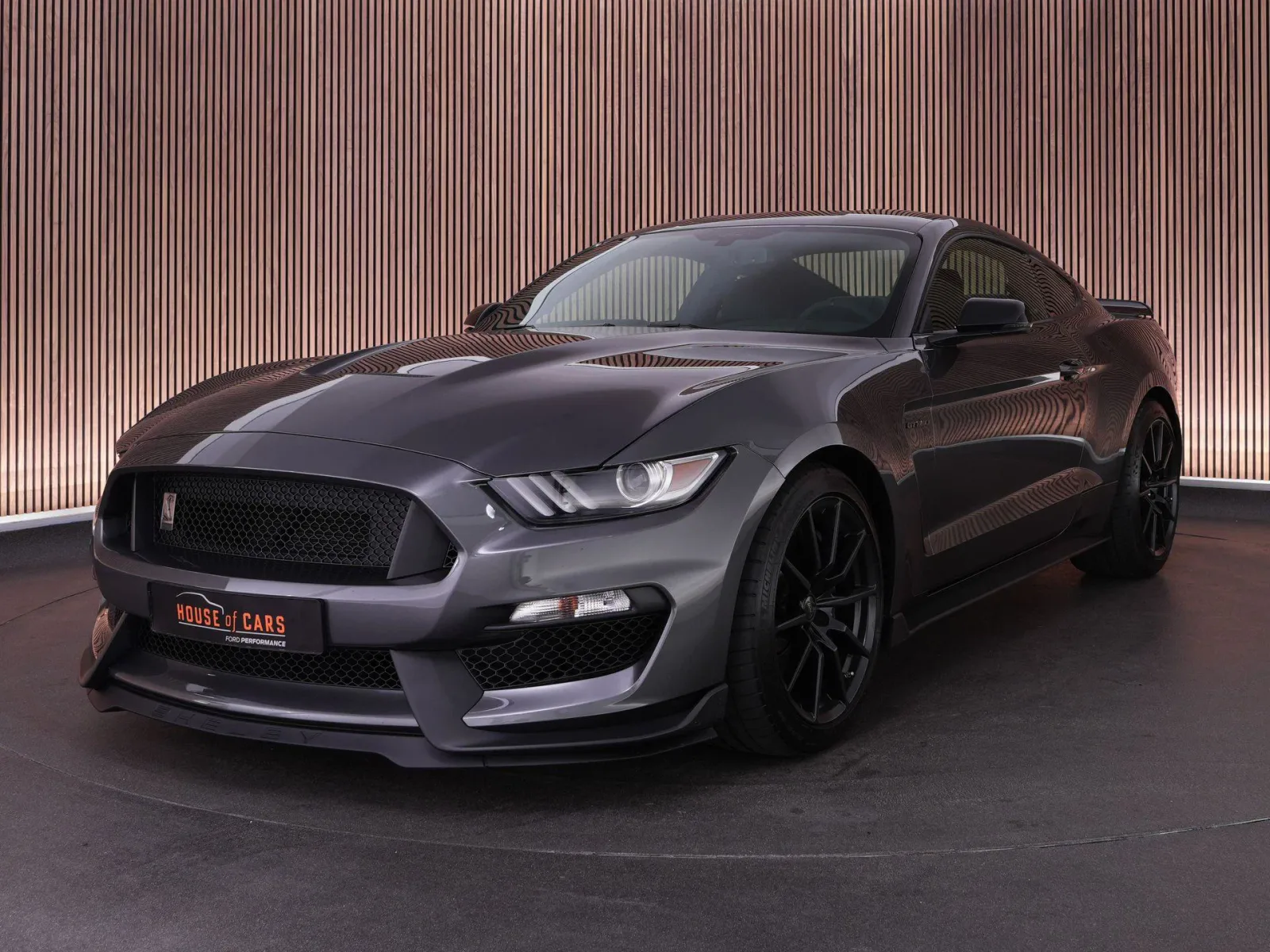 Ford Mustang (2017) — foto 1