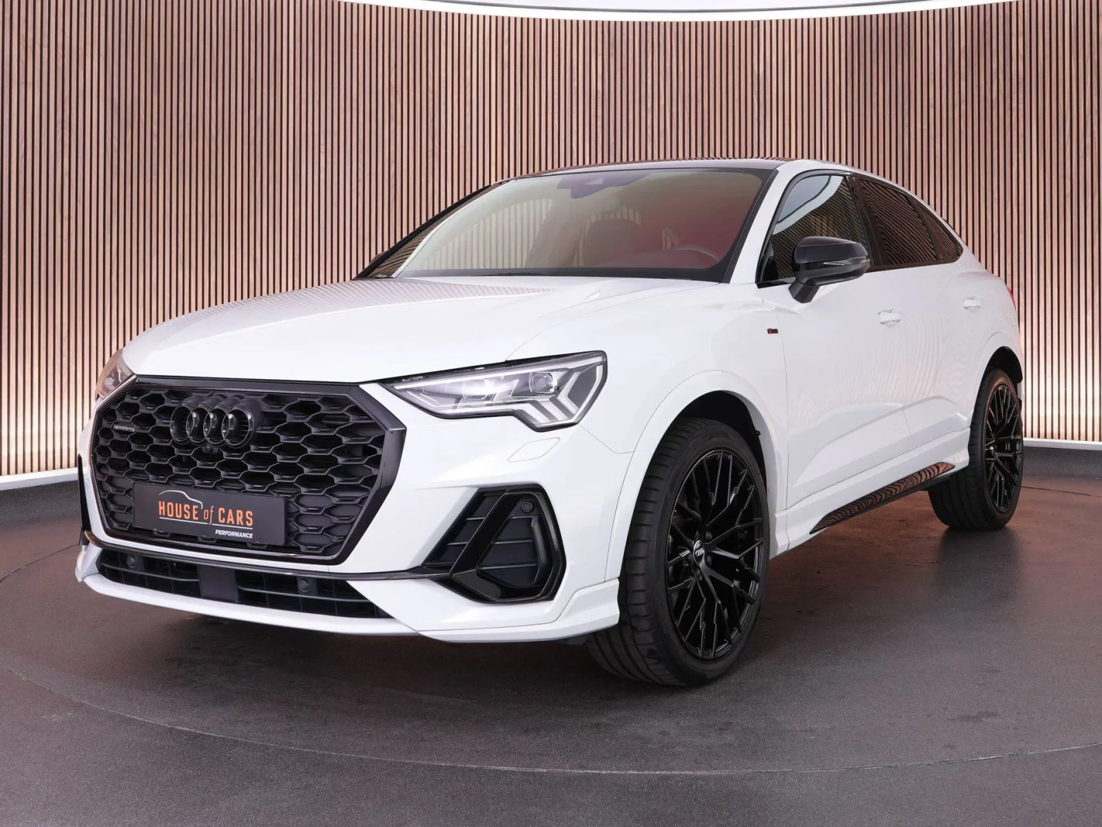 Audi Q3 (2020) — foto 1
