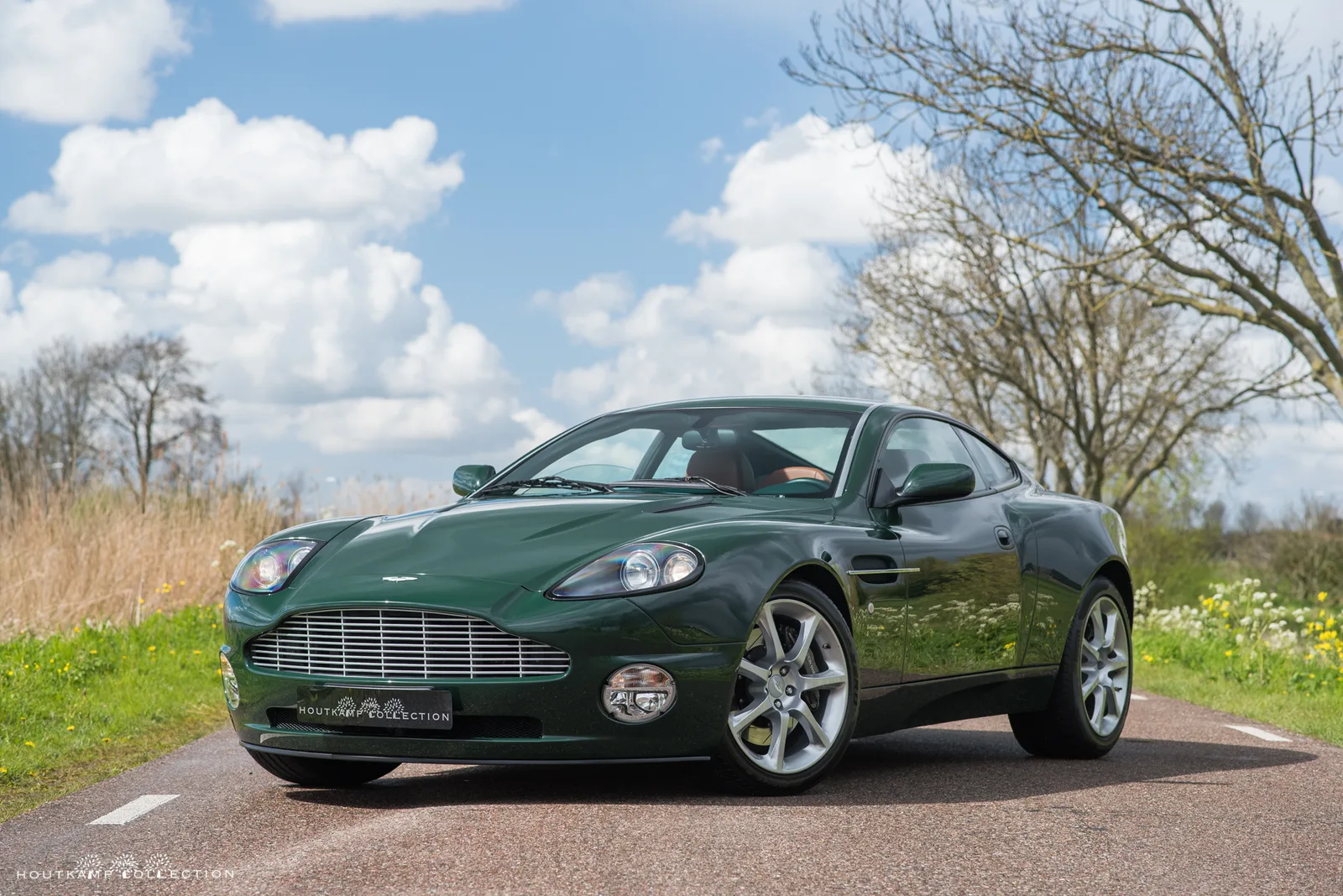 Aston Martin V12 Vanquish (2004) — foto 1