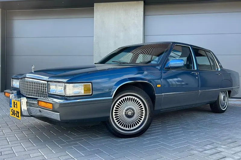 Cadillac DE VILLE (1989)