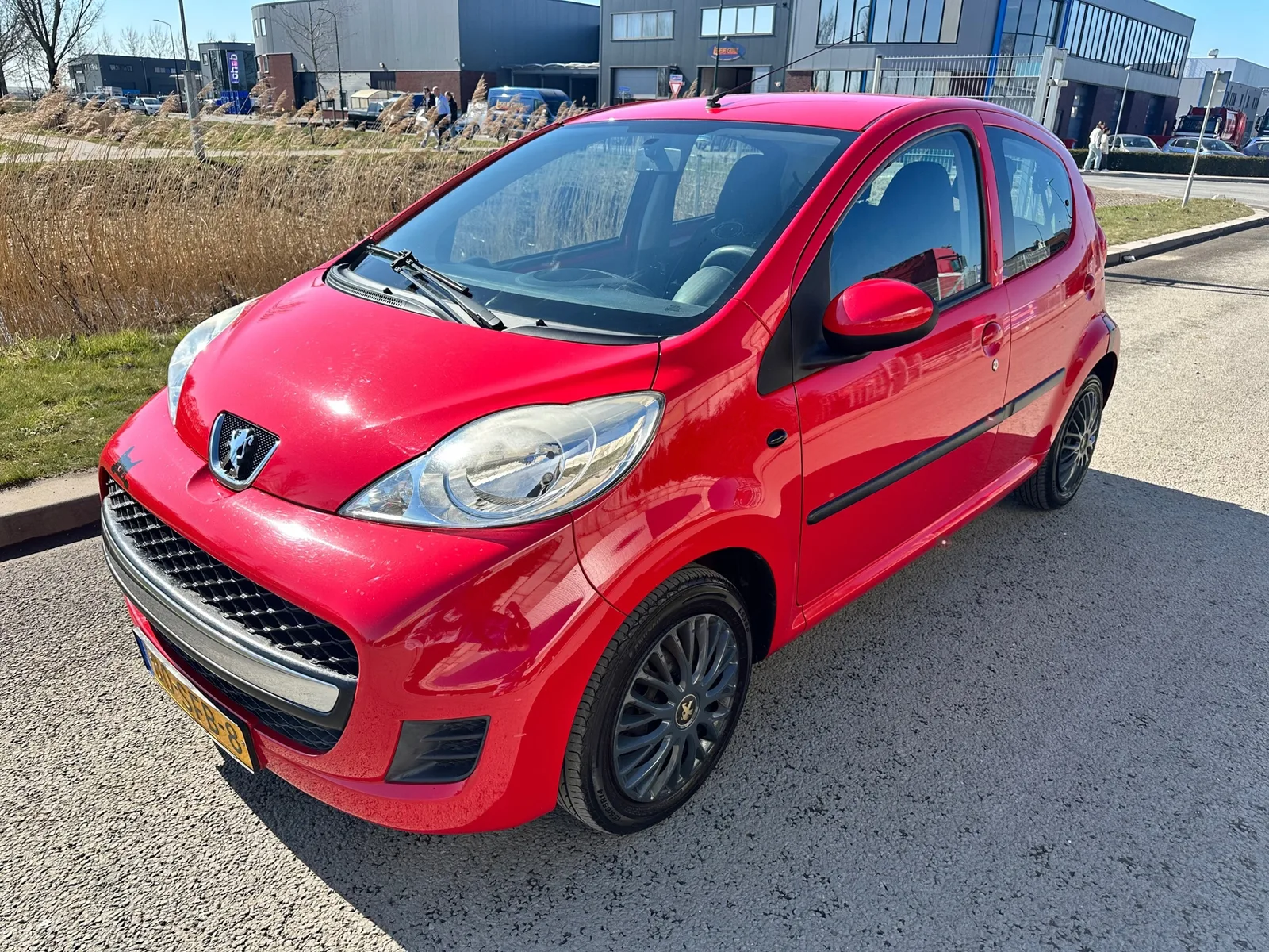 Peugeot 107 (2011) — foto 1