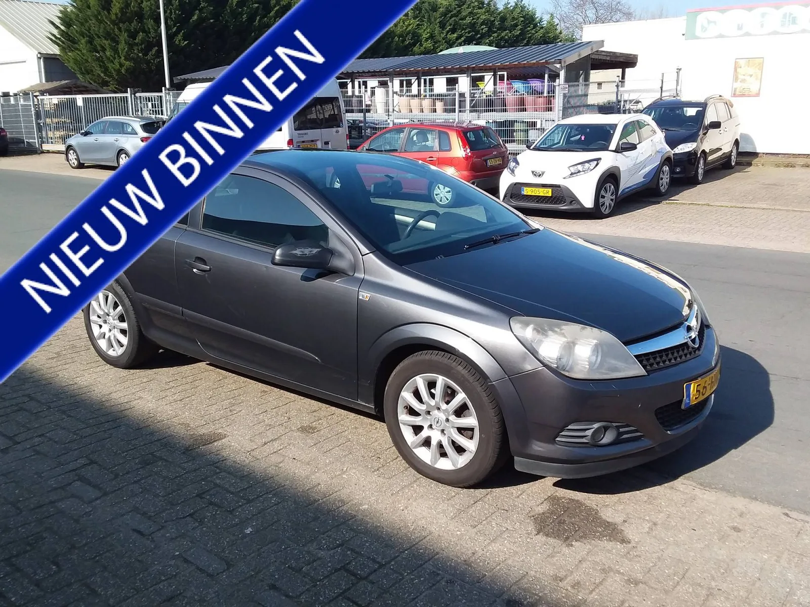 Opel Astra (2009) — foto 1