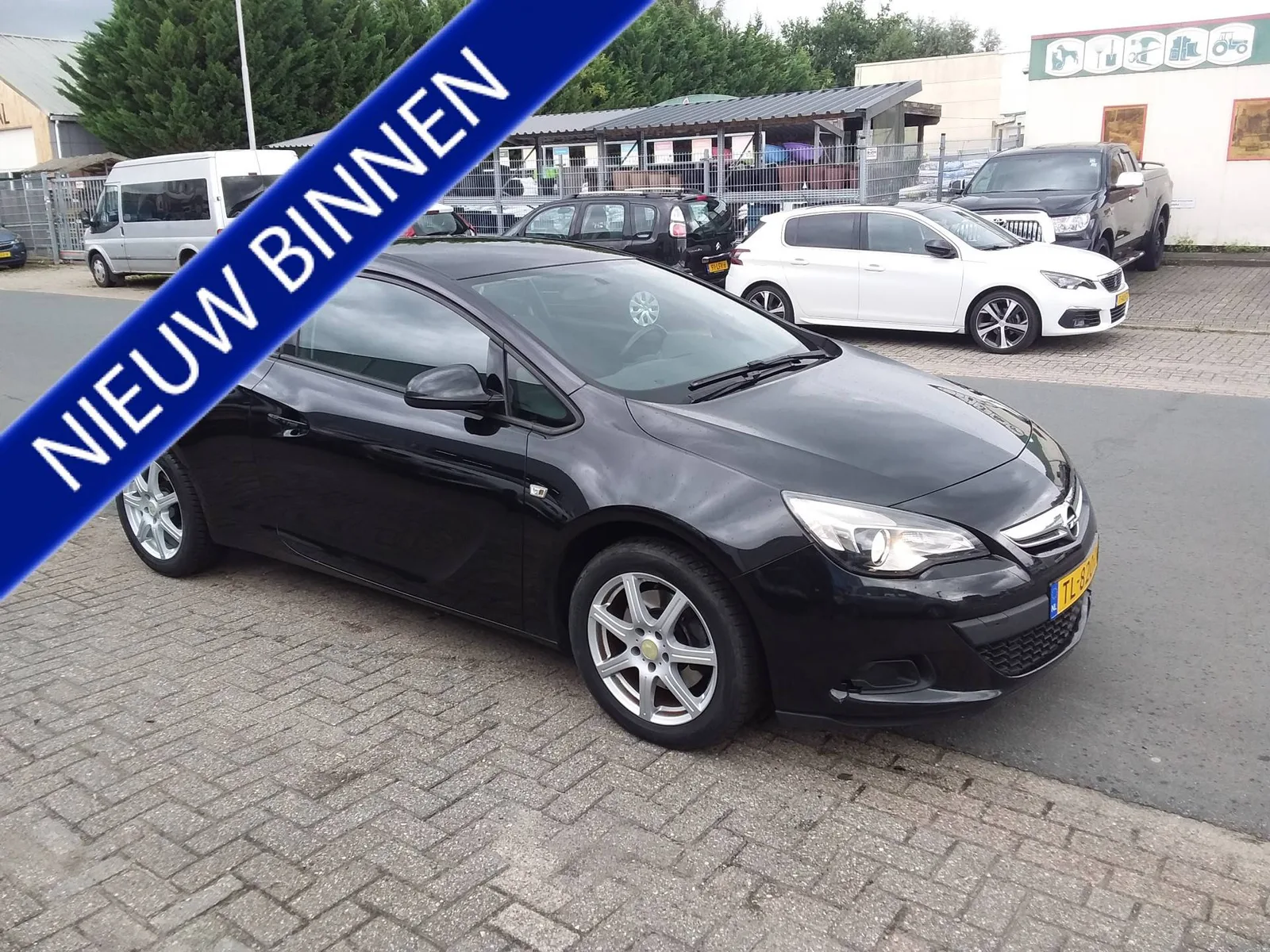 Opel Astra (2013) — foto 1