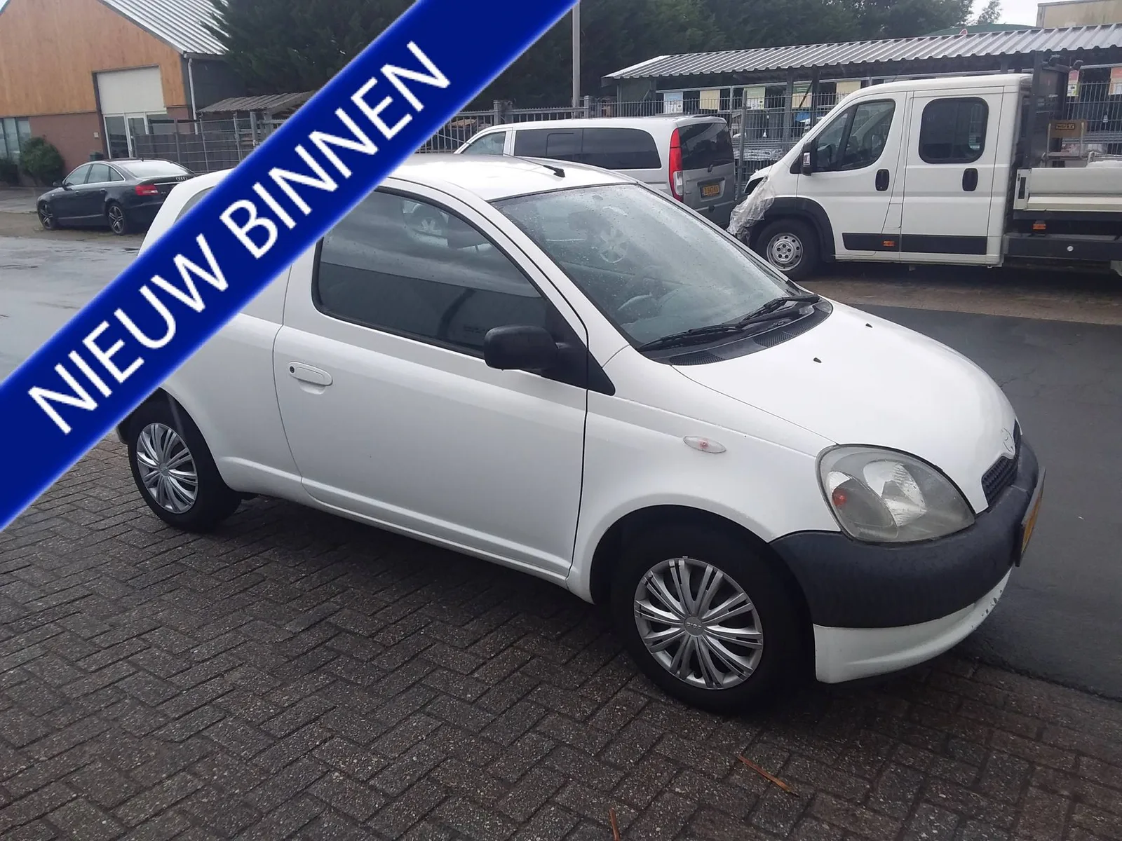 Toyota Yaris (2002) — foto 1