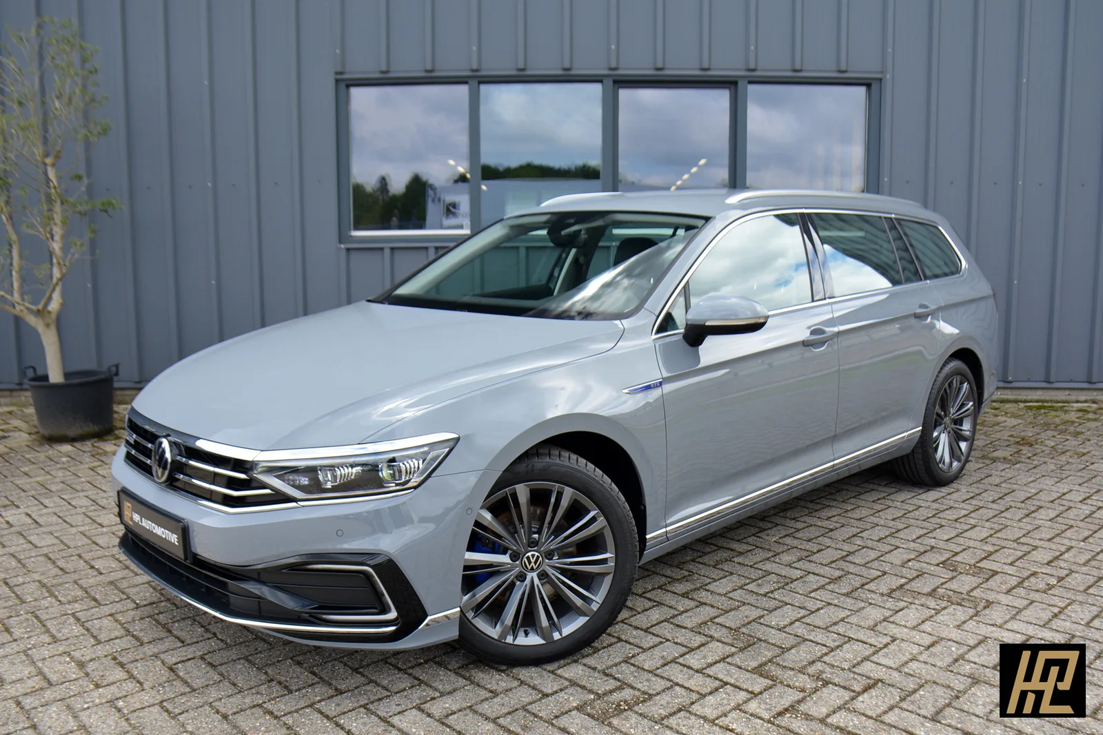 Volkswagen Passat (2022) — foto 1