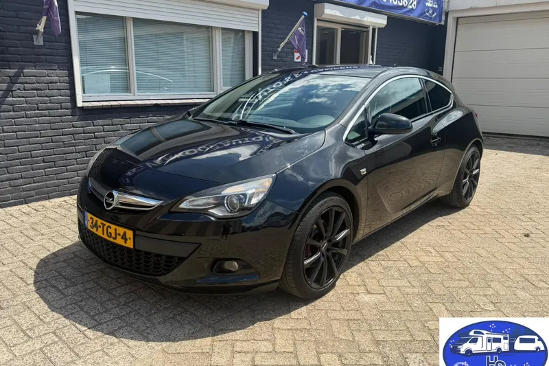 Opel Astra GTC (2012)