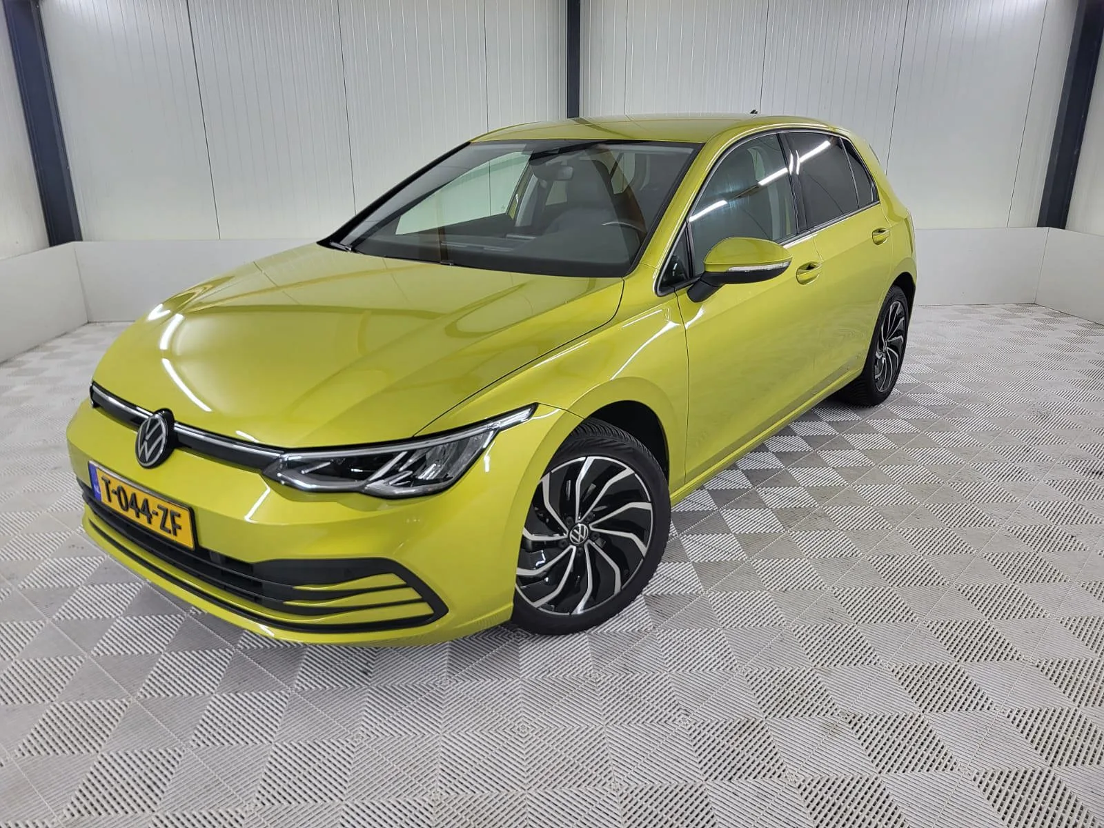 Volkswagen Golf (2023) — foto 1