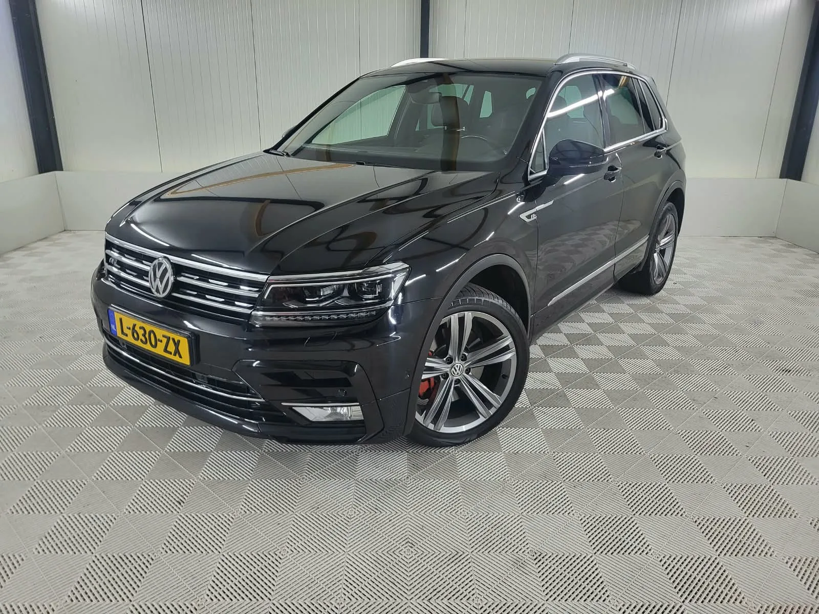 Volkswagen Tiguan (2017) — foto 1