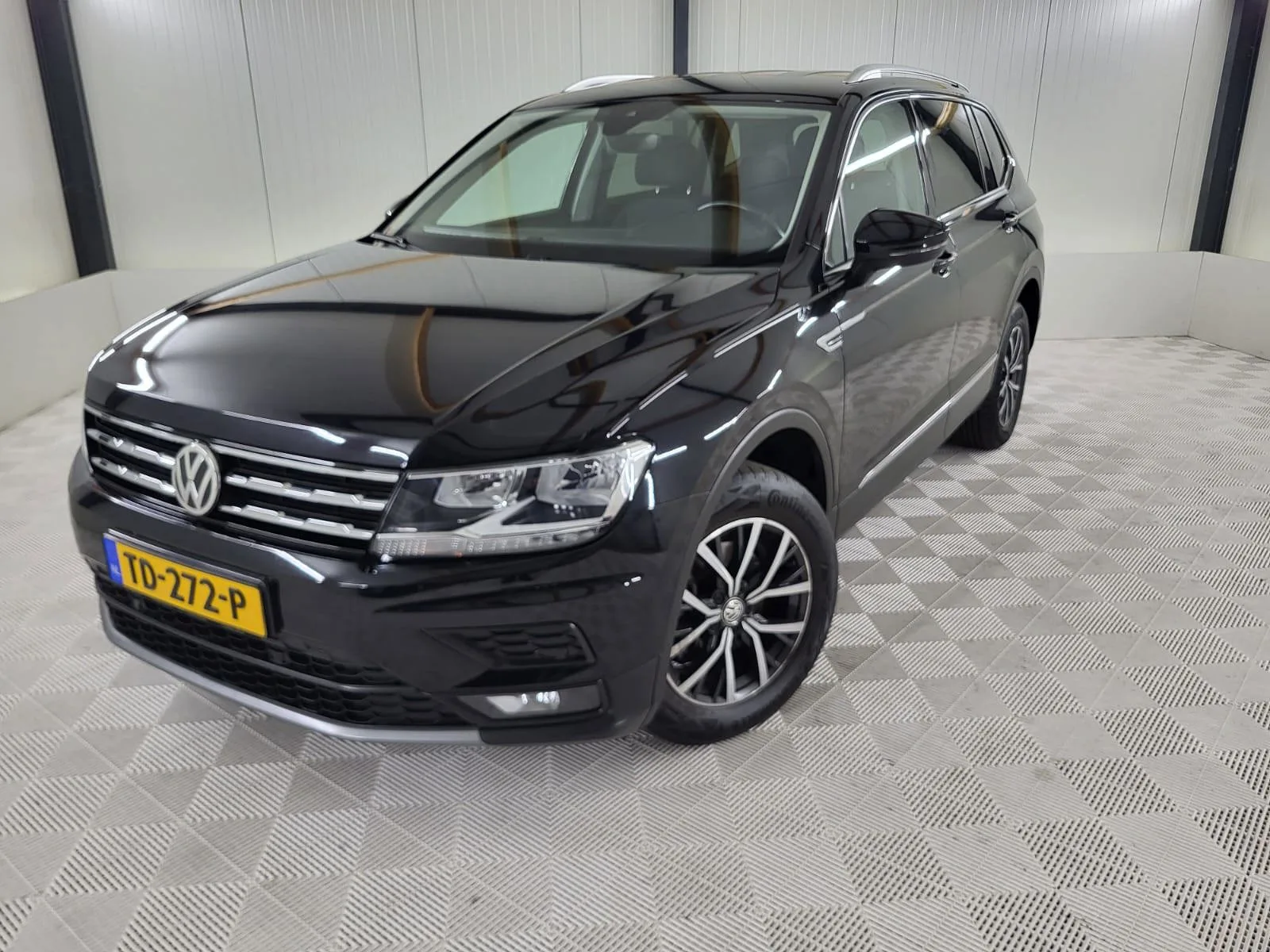 Volkswagen Tiguan (2018) — foto 1
