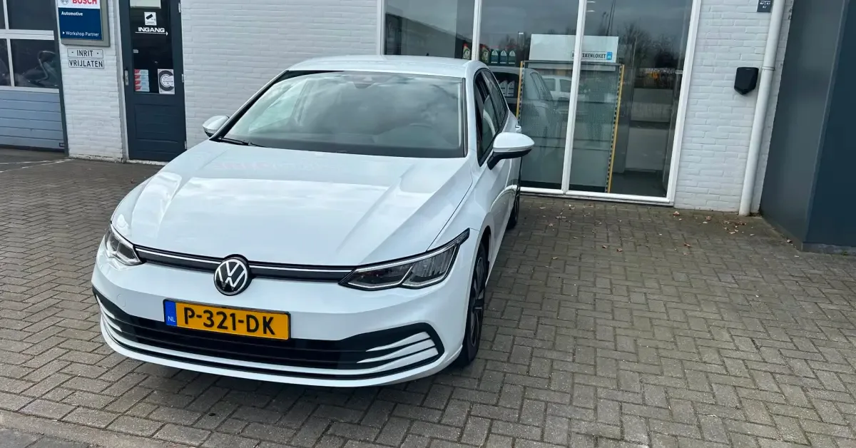 Volkswagen Golf (2021) — foto 1
