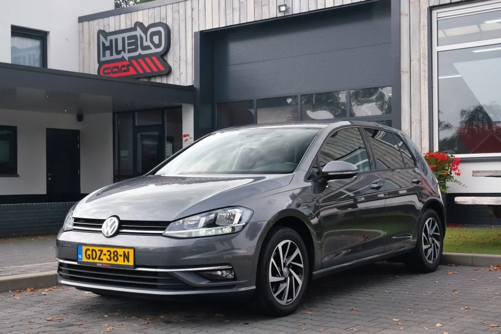 Volkswagen Golf (2018) — foto 1
