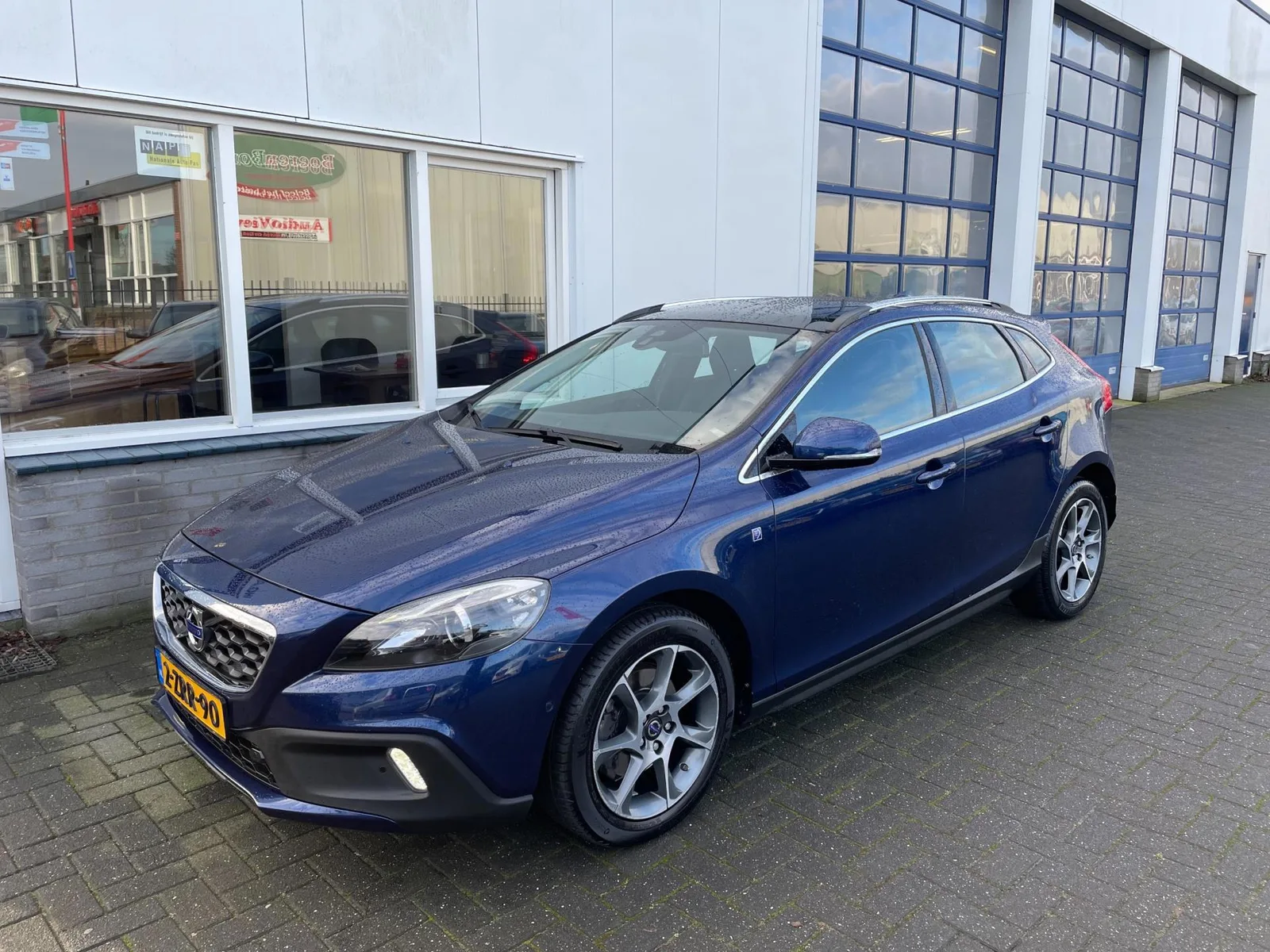 Volvo V40 Cross Country (2015) — foto 1