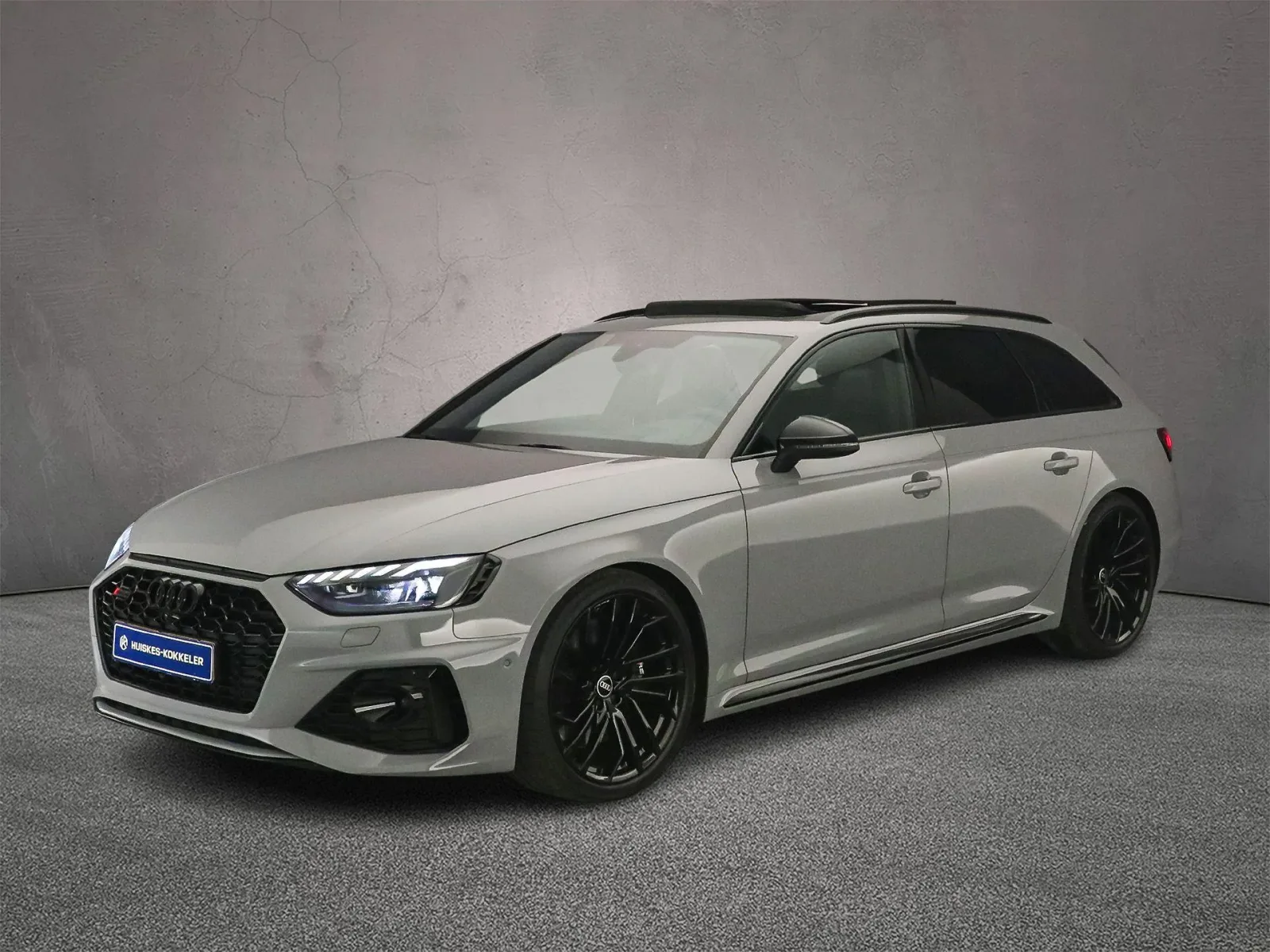 Audi RS4 (2023) — foto 1