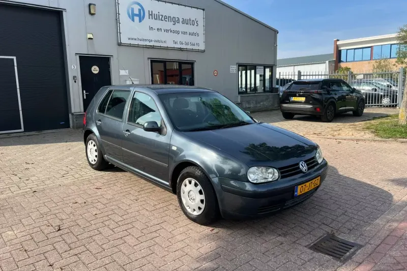 Volkswagen Golf (2002)