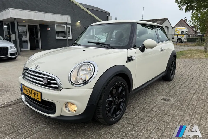 MINI One (2013)