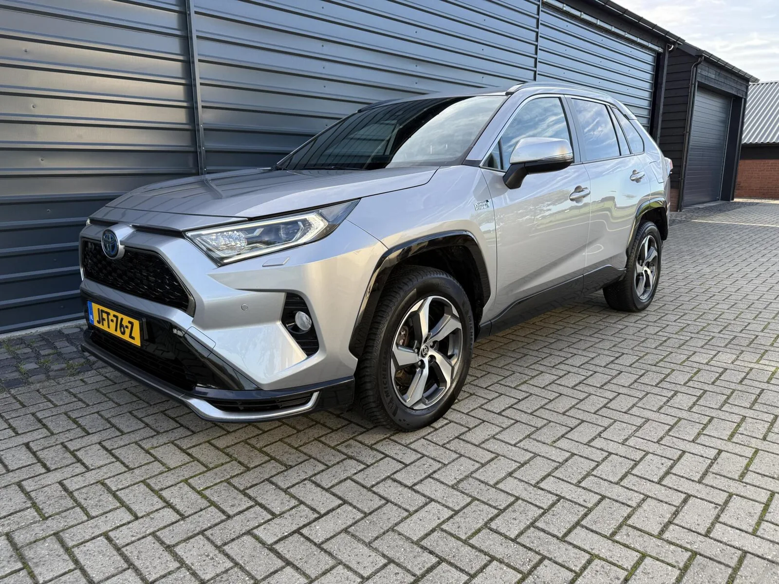 Toyota RAV4 (2021) — foto 1