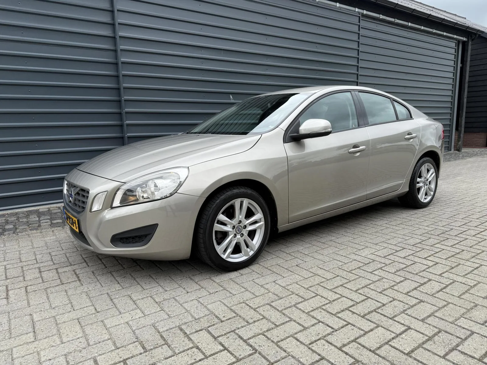 Volvo S60 (2012) — foto 1