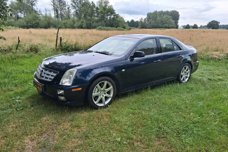 Cadillac STS (2005)